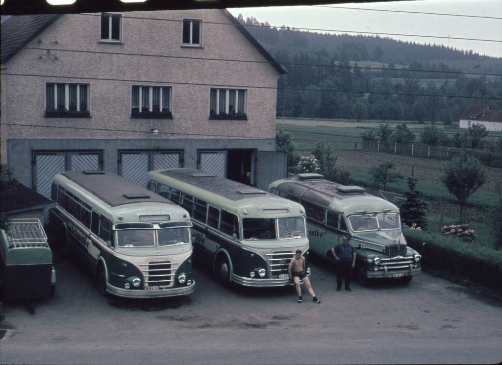 Garagenkomplex und die darüber liegende Wohnung